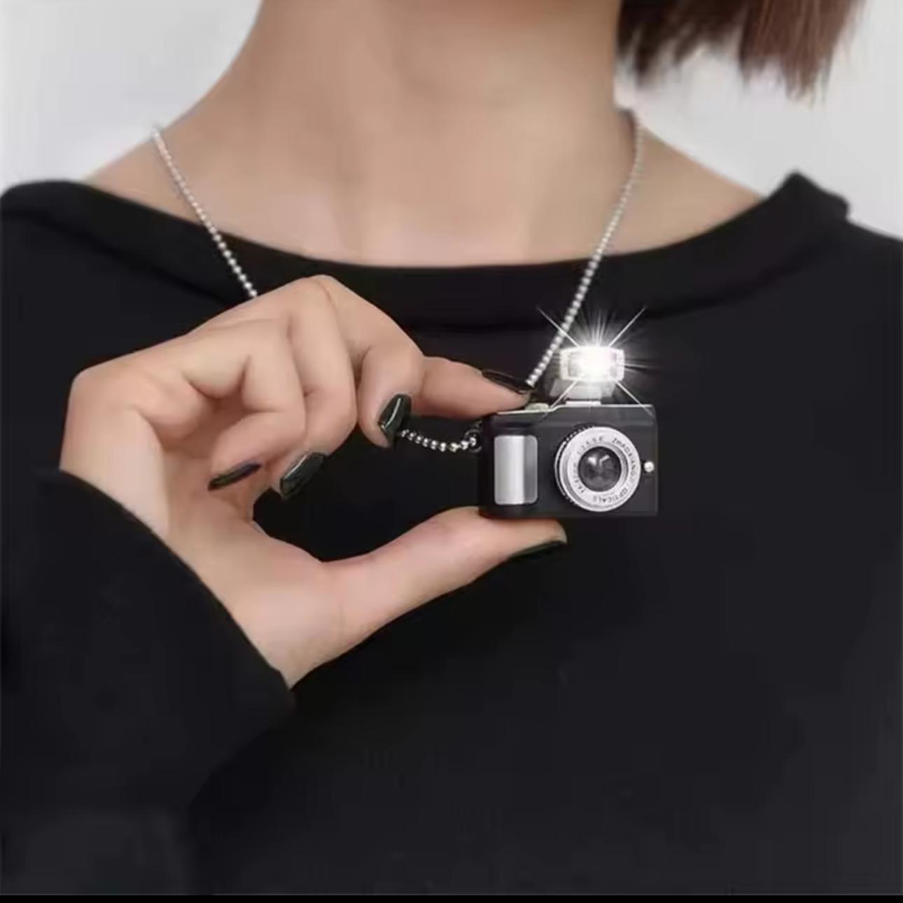 Fotoğraf Makinası Kolye Flaşlı