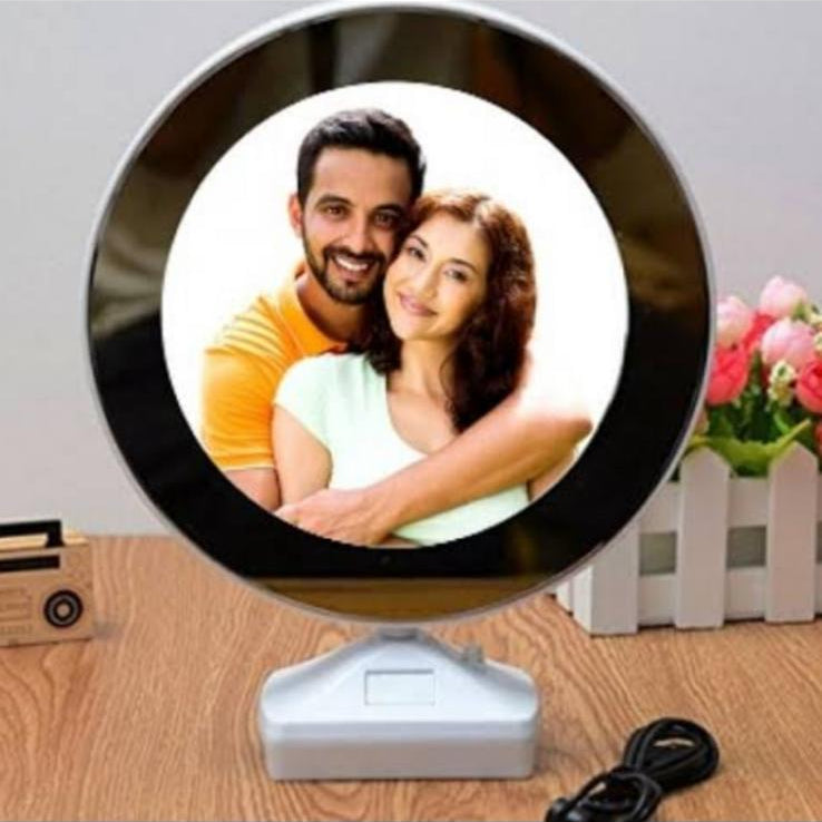 ✨ Kişiye Özel Işıklı &amp; Aynalı Fotoğraf Çerçevesi – Anılarınız Parlasın!