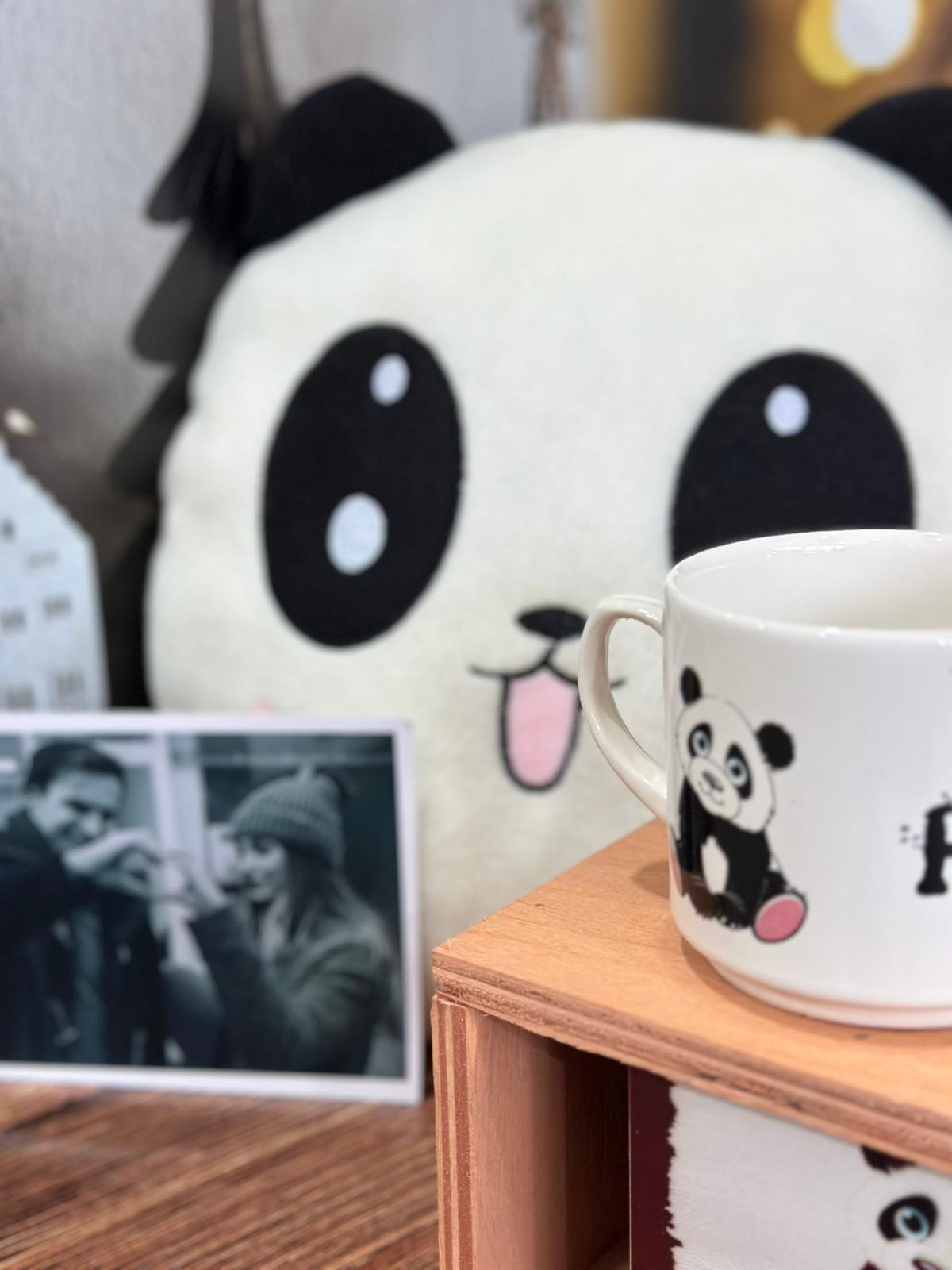 Panda Kupa  Panda Peluş Yastık  Ahşap Mini Stand (veya Dekoratif Ahşap Kutu)  Fotoğraf Kartı