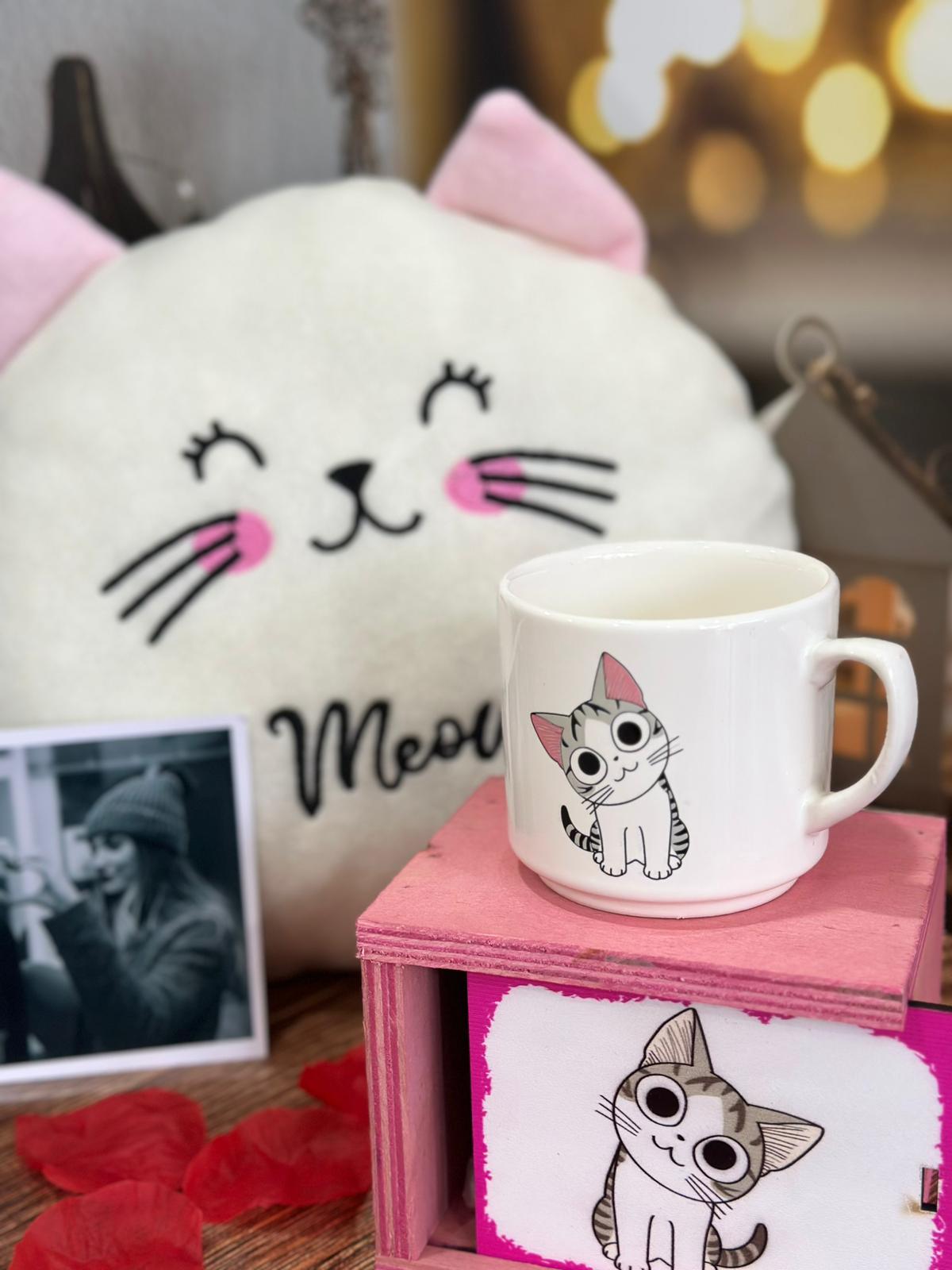 Kedi Peluş Yastık Kedi Baskılı Kupa ve Kişiye Özel Fotoğraf Kartı