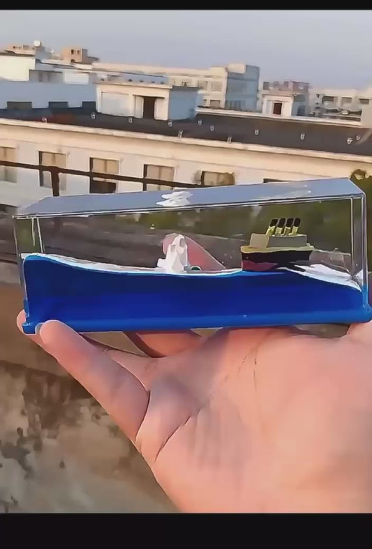 🛳️💧 Sıvı Jel Blok – Gemi & Buzdağı Temalı Dekoratif Masa Aksesuarı | Zarif ve Hareketli Tasarım